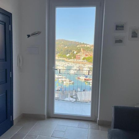Suite Ventidue - Fronte Mare Леричи Экстерьер фото