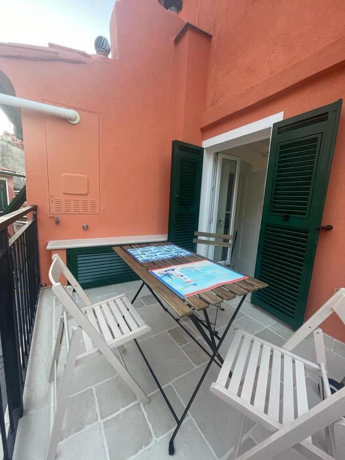 Suite Ventidue - Fronte Mare Леричи Экстерьер фото
