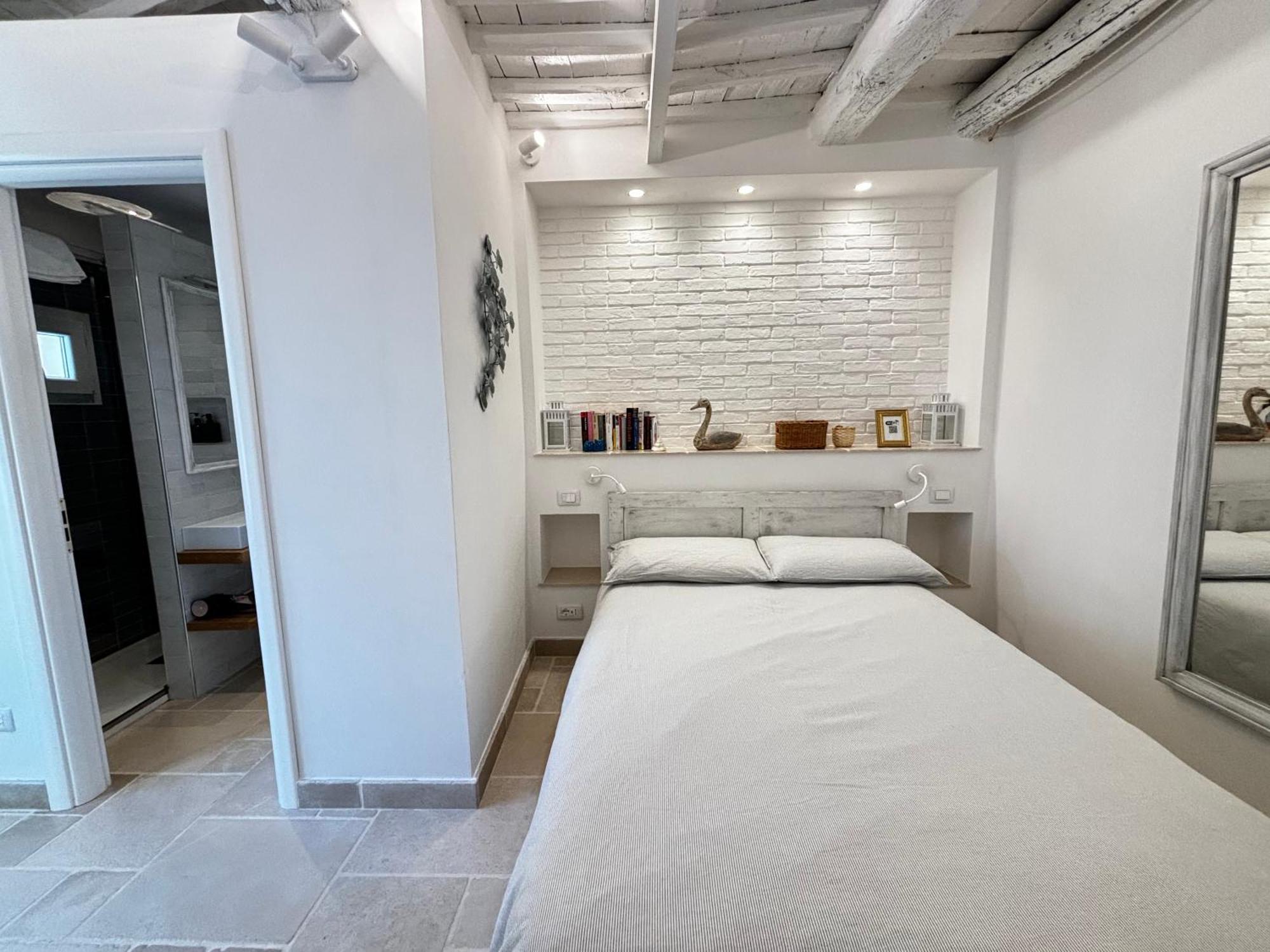Suite Ventidue - Fronte Mare Леричи Экстерьер фото